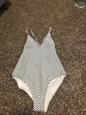 Cupshe Black and White Striped V-Neck Kids One-Piece